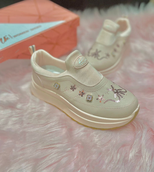 High Quality Women’s Skechers – Off-White & Light Pink - The Storvia Designers